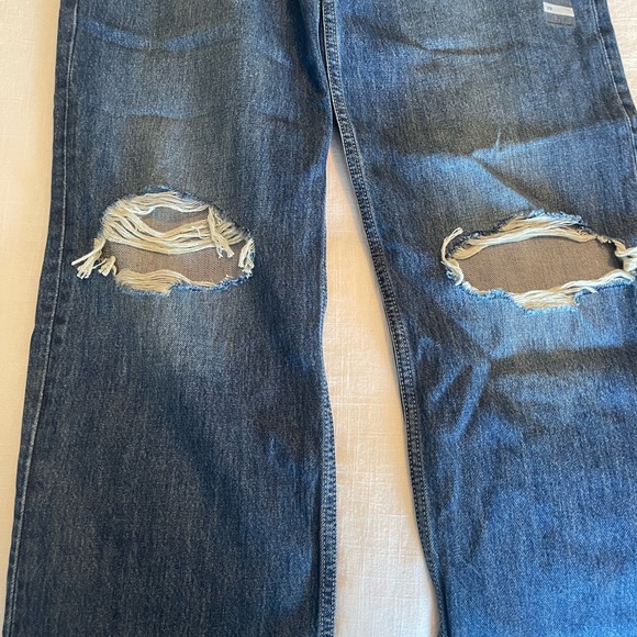 Levi’s Low Pro Straight Destructed Jeans - Picture 11 of 12